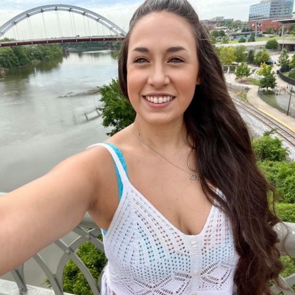 Meet your Posher, Alyssa - Picture 1 of 1